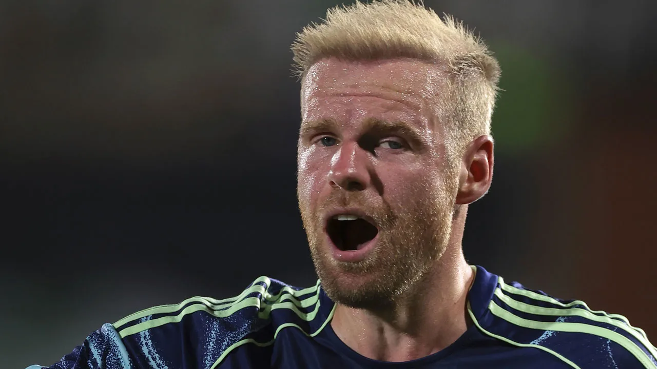 Como bezorgt Ajax eerste nederlaag in voorbereiding