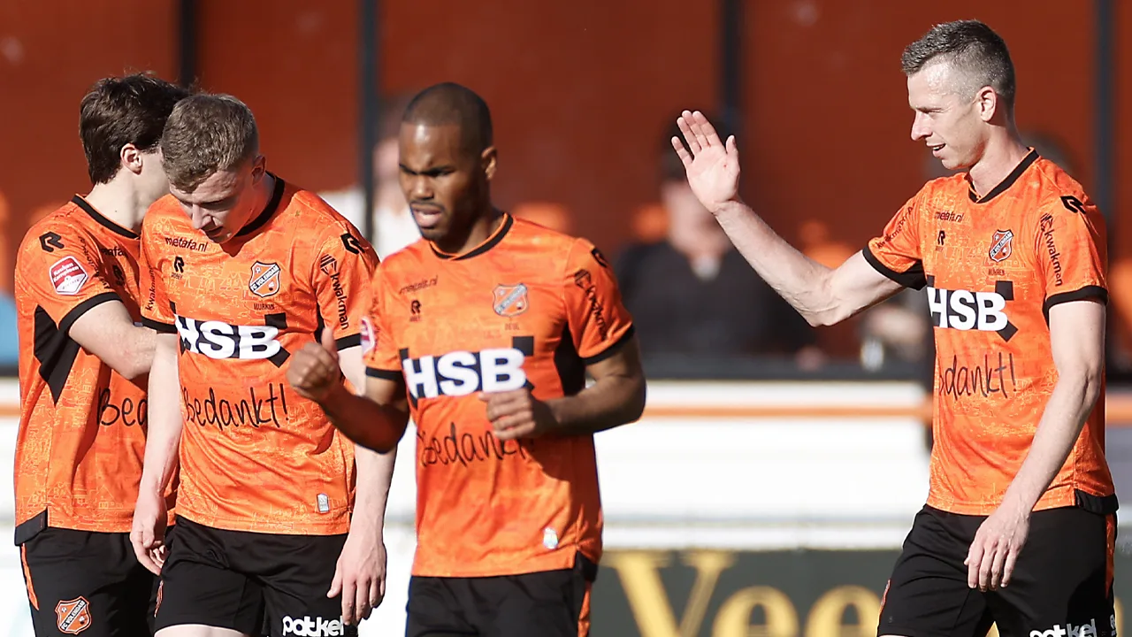 FC Volendam bijna terug in Eredivisie na overwinning op Jong Ajax