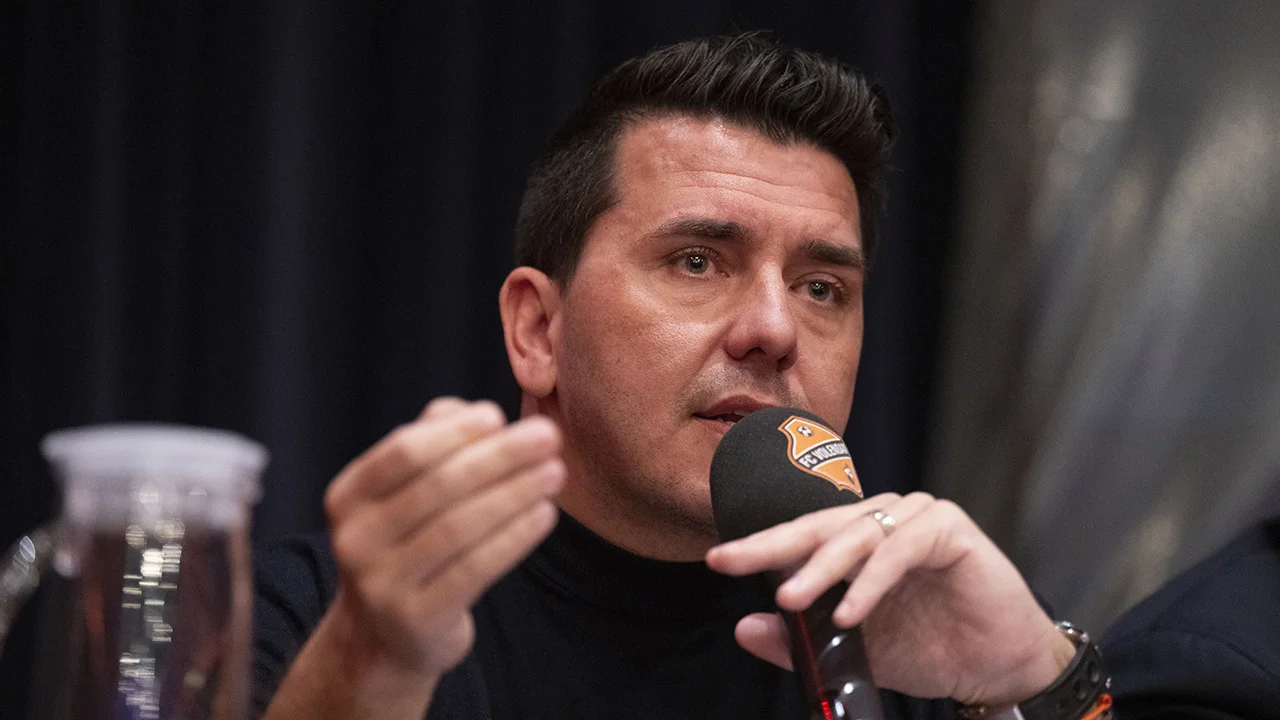 Jan Smit moet vertrekken als voorzitter van FC Volendam