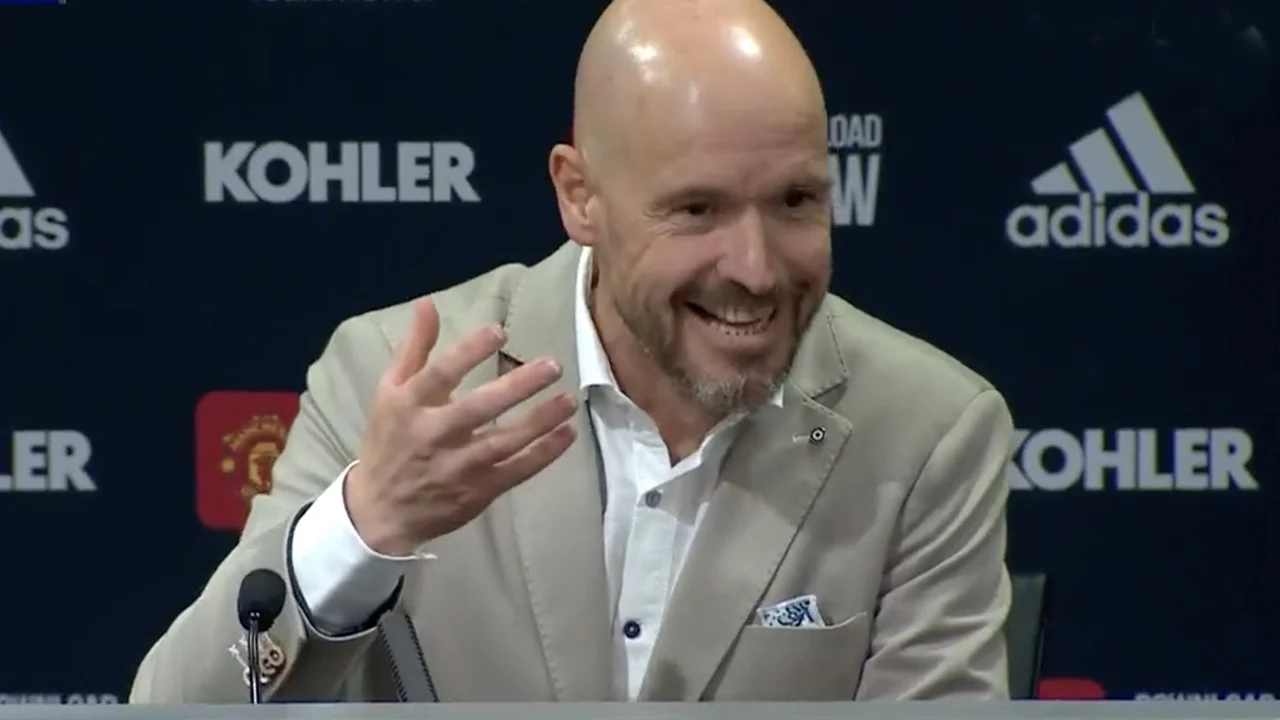 Dolenthousiaste Erik ten Hag tijdens presentatie bij Man United: 'This is my home'