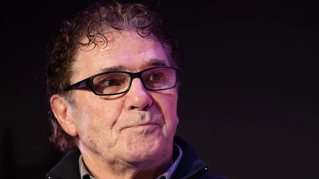 Van Hanegem snapt niks van geklaag over lege tribunes: 'Je houdt toch van het spel?'