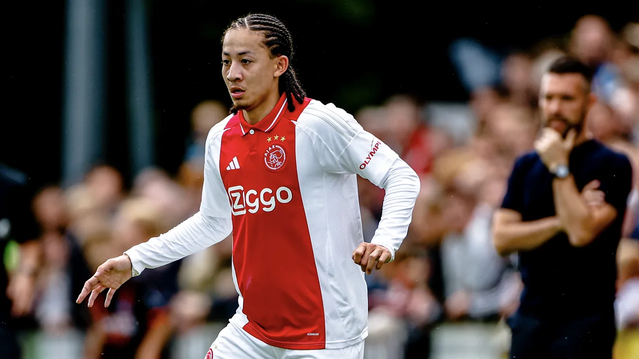 Ajax met Fitz-Jim en Baas tegen FK Vojvodina