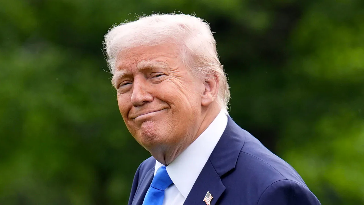 Trump deelt foto van zichzelf als paus op social media