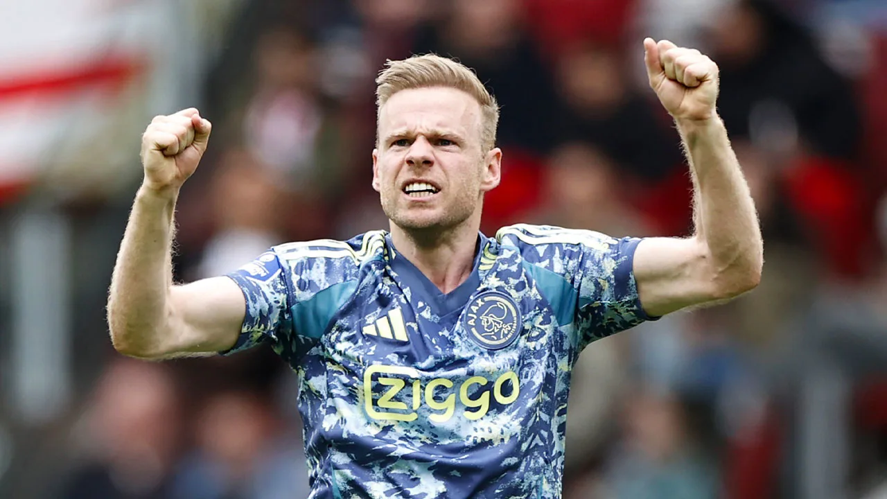 Videogoal: Davy Klaassen schiet Ajax na halfuur op voorsprong in topper tegen PSV