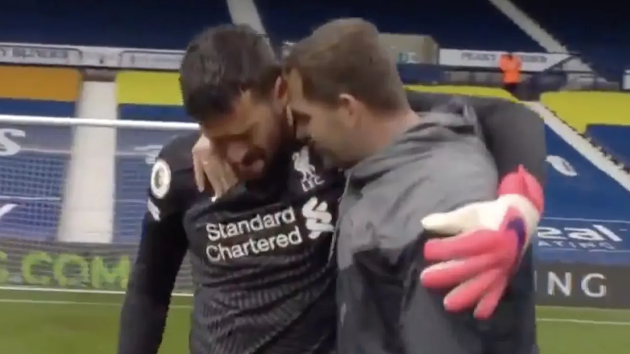 Alisson emotioneel na laatste fluitsignaal na winnende treffer voor Liverpool