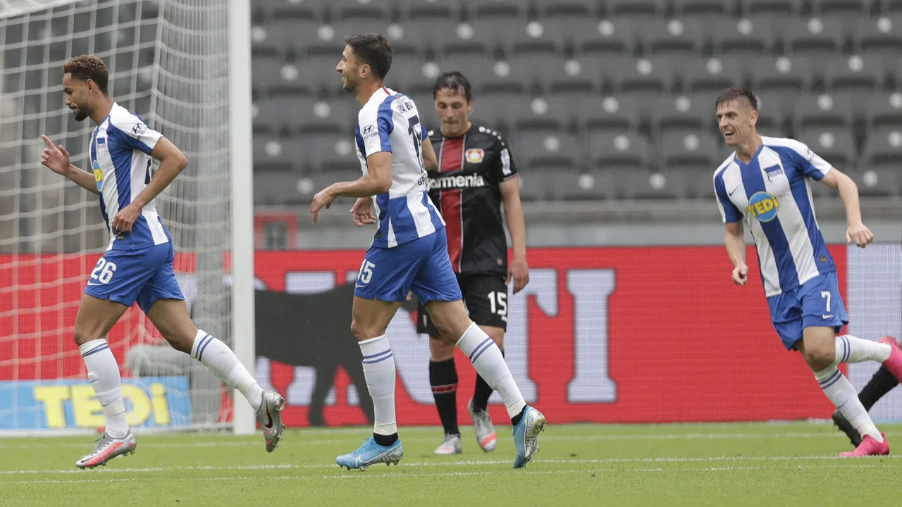 Hertha op voorsprong tegen Bosz door magnifieke 'dropkick' Cunha