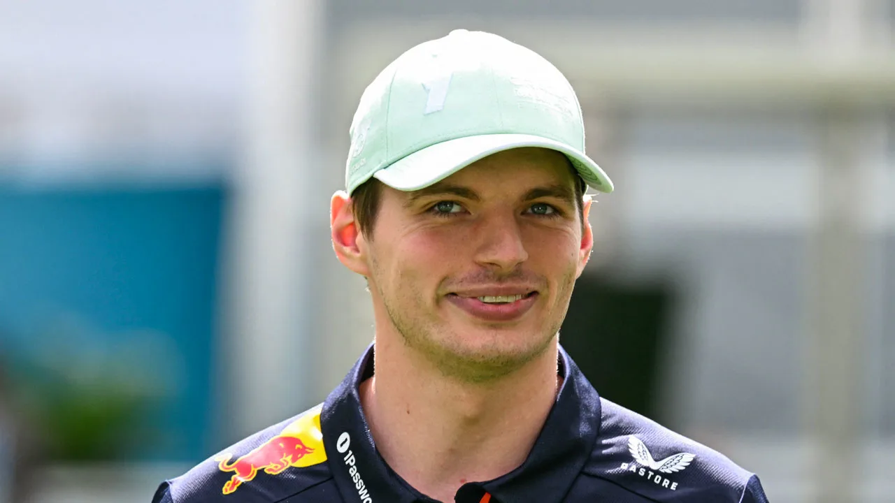 Max Verstappen na late aankomst in Miami derde in vrije training 