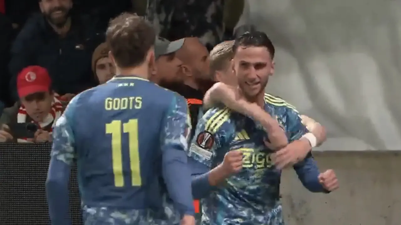 Videogoal: Branco van den Boomen zet Ajax op voorsprong op bezoek bij Slavia Praag