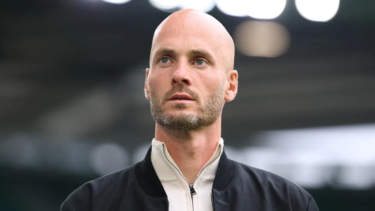 'Ajax had al voor ontslag bij VfL Wolfsburg contact met Paul Simonis'