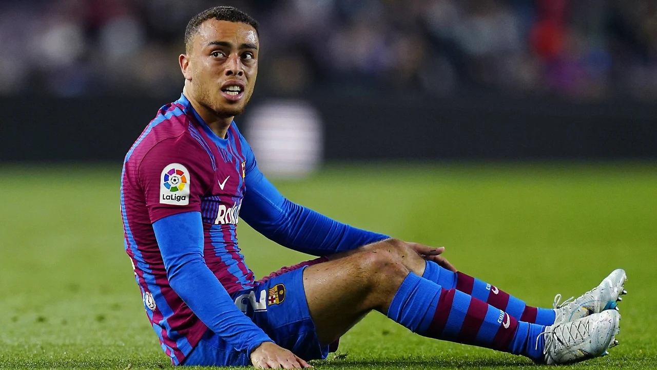 Sergiño Dest voorlopig uitgeschakeld door hamstringblessure