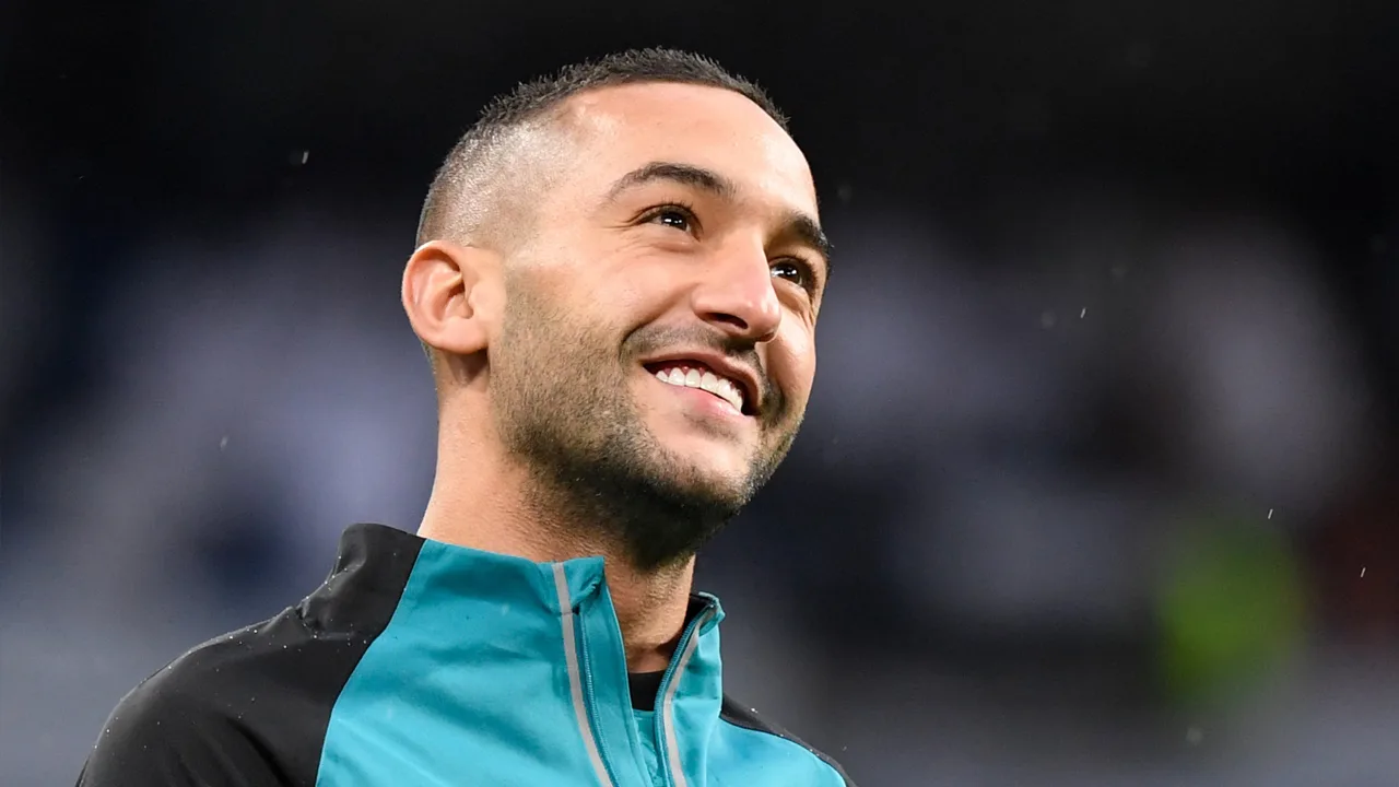 Ziyech reageert op afgeketste transfer naar Al-Nassr: 'Knee problems, right?'