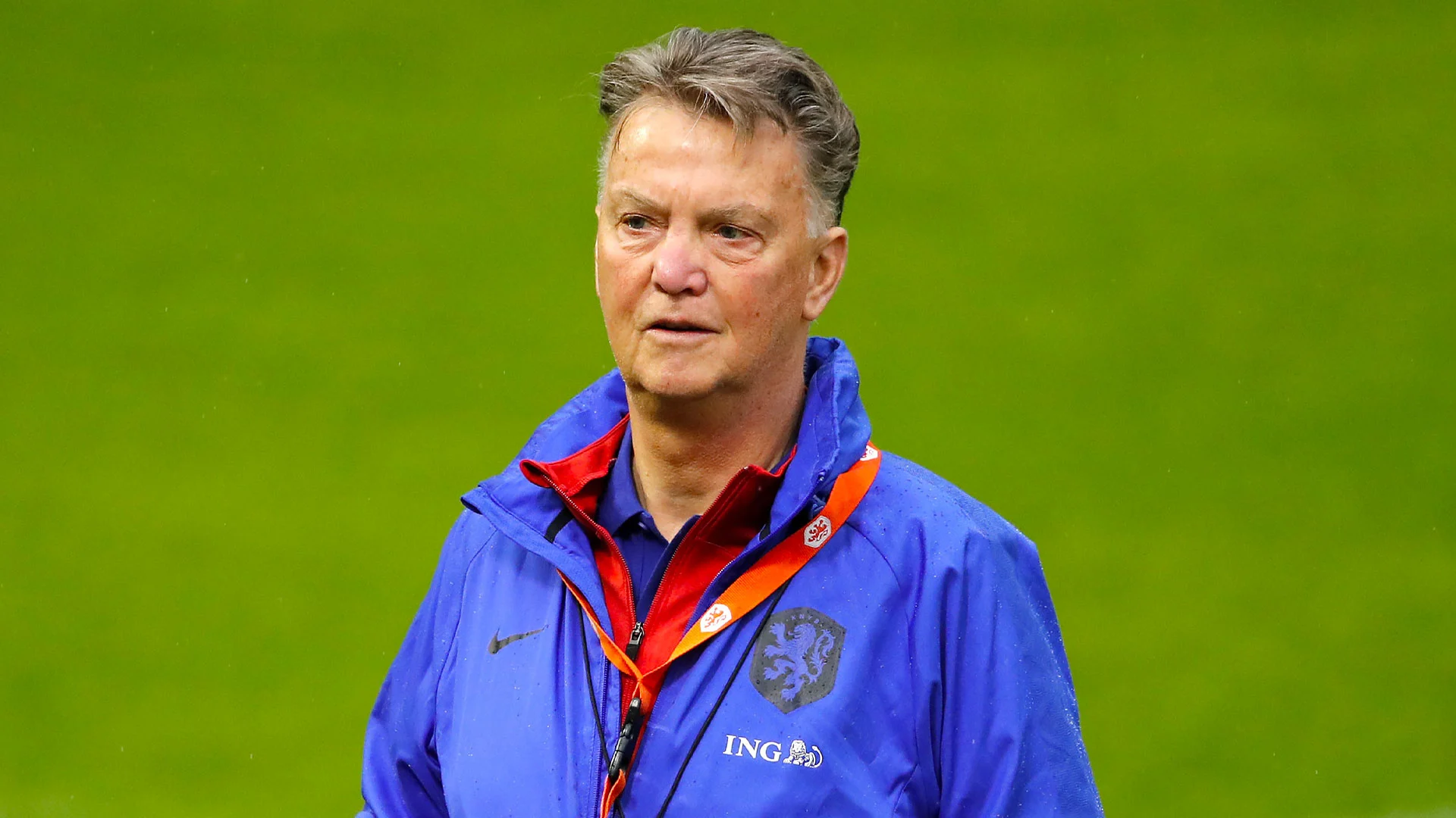 'Ik denk dat Louis van Gaal naast de telefoon zit, die wil heel graag bondscoach worden!'