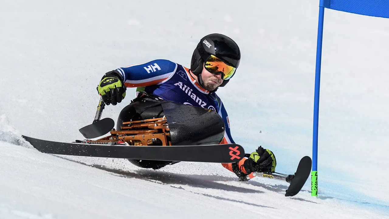 Zitskiër Jeroen Kampschreur pakt op slotdag Paralympische Spelen zijn derde goud
