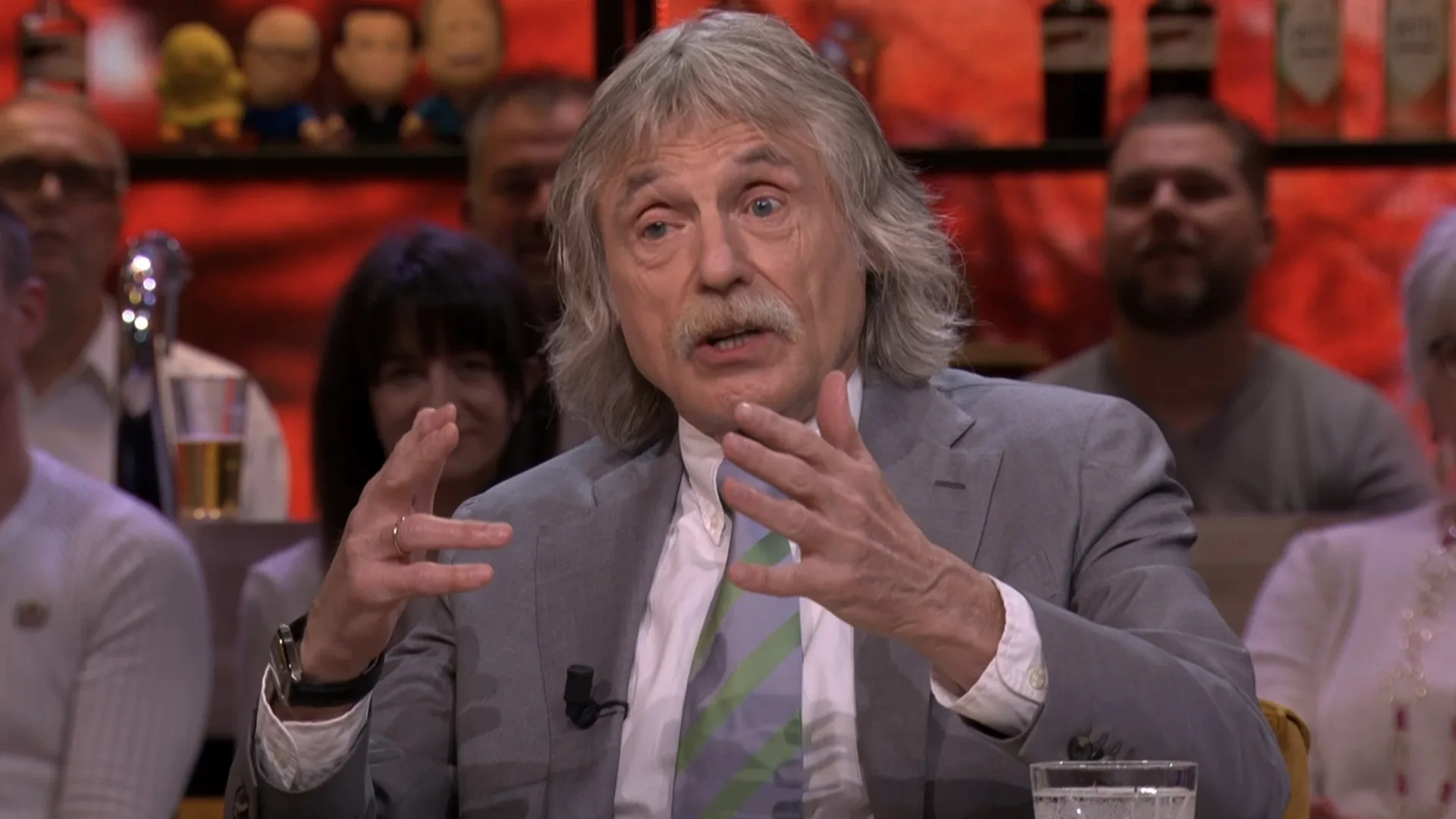 Johan ziet niets in alcoholverbod in tv-series: 'Het leven moet realistisch worden weergegeven'