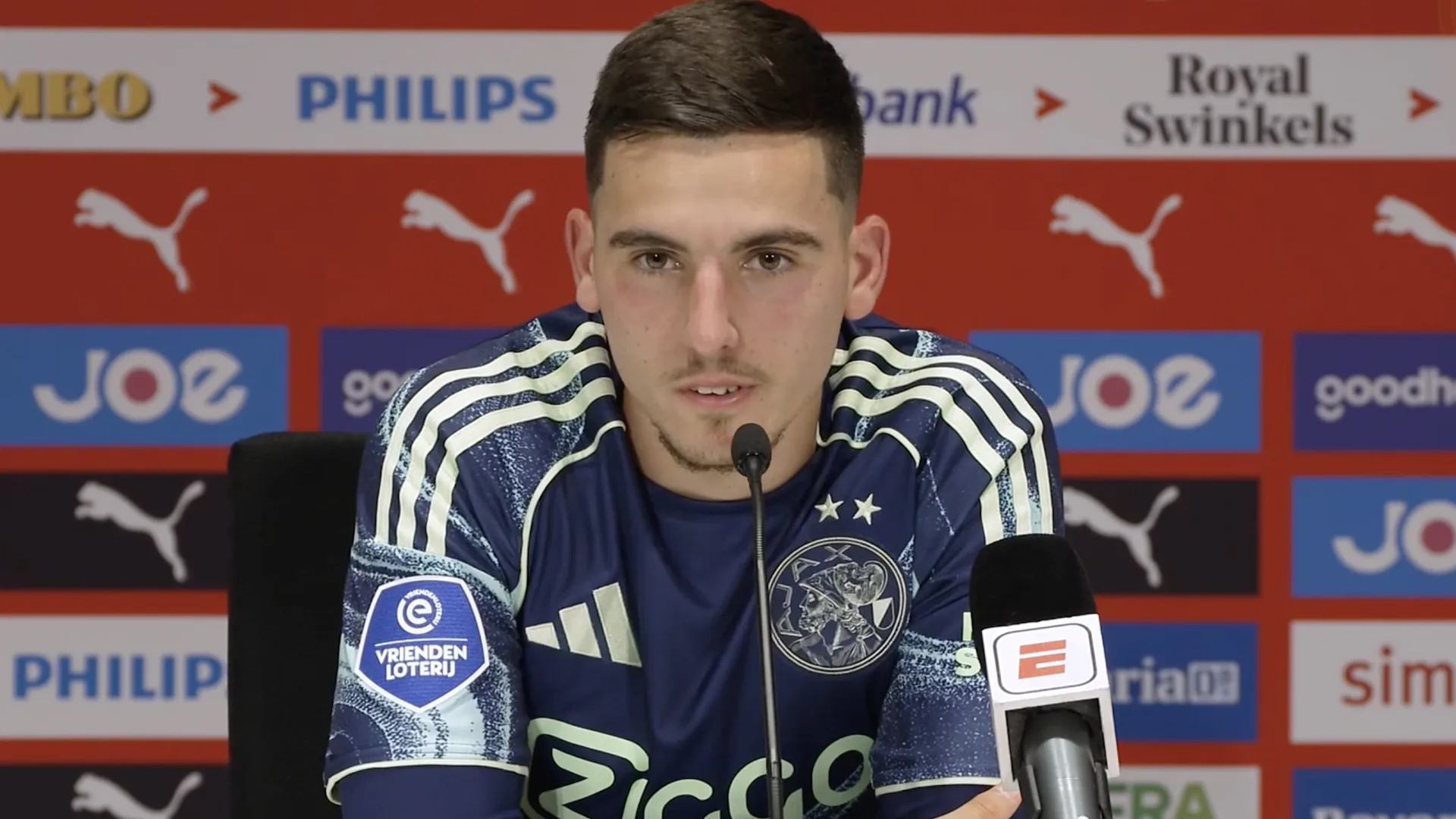 Scorende Oscar Gloukh tegen PSV kreeg een vrije rol bij Ajax: 'Ik voelde mij comfortabel'
