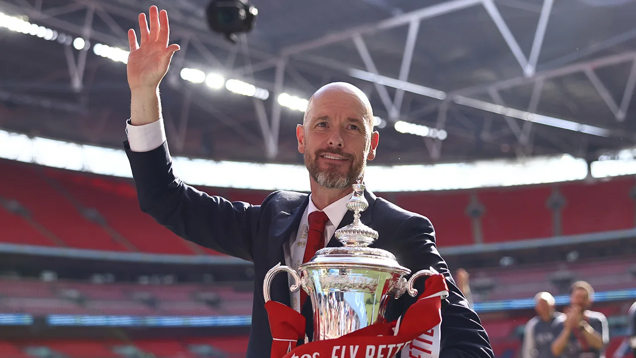 Ten Hag na FA Cup-winst nog onzeker over United-toekomst: 'Daar ga ik niet over'