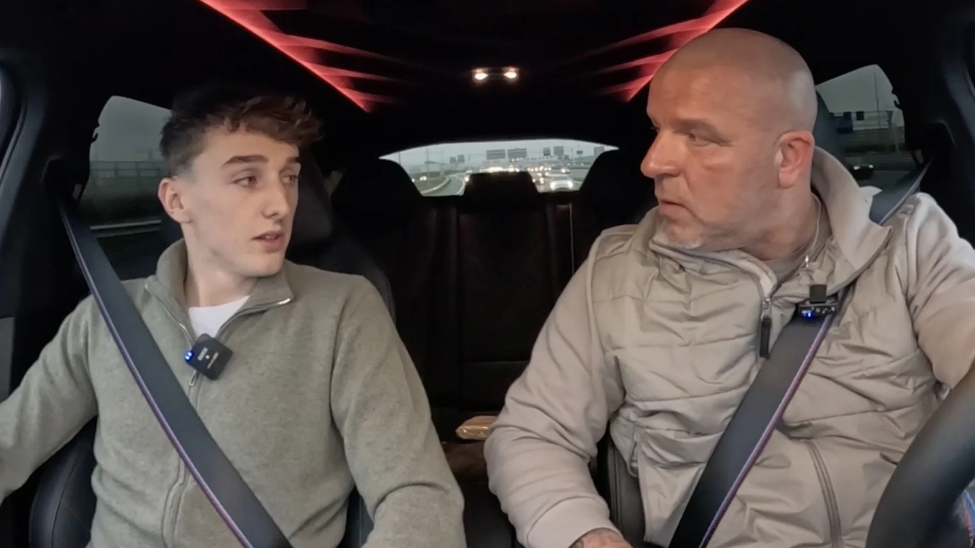 Youri Baas prijst Farioli en zijn assistenten: 'Ze zijn zó betrokken, het zijn echt werkpaarden'