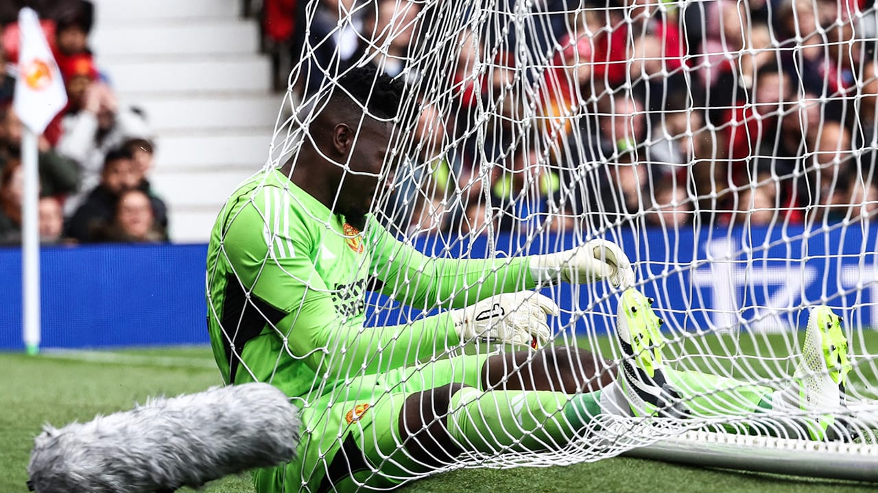 Onana krijgt  doelpunt van 40 meter afstand tegen in oefenduel United