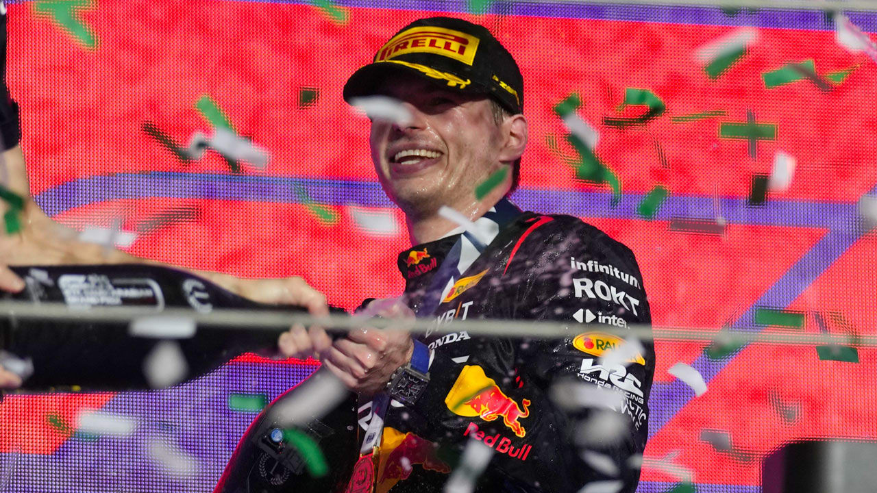 Verstappen staat na winst in Saoedi-Arabië voor 100e keer op podium in Formule 1-race