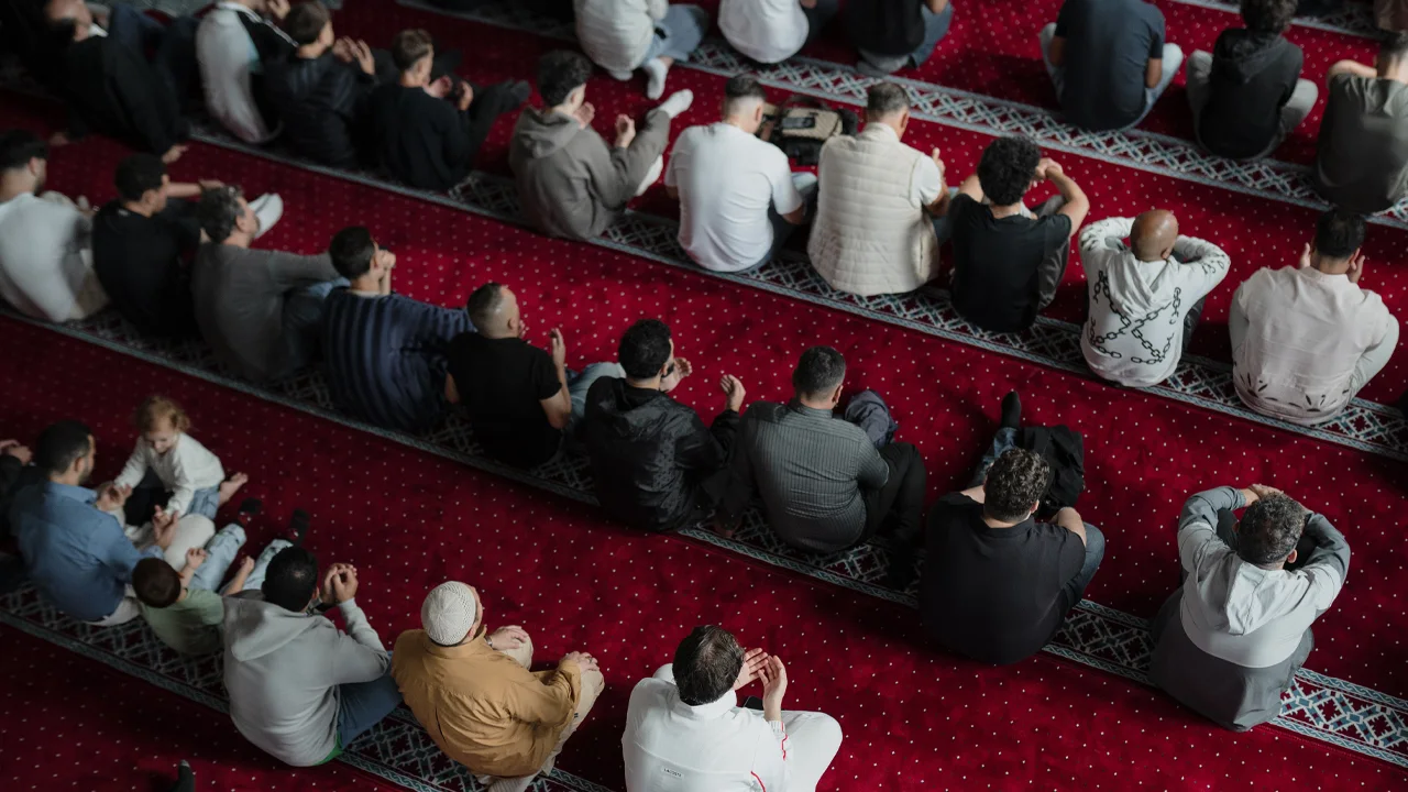 Tien gemeenten krijgen boete om geheim onderzoek naar islamitische inwoners