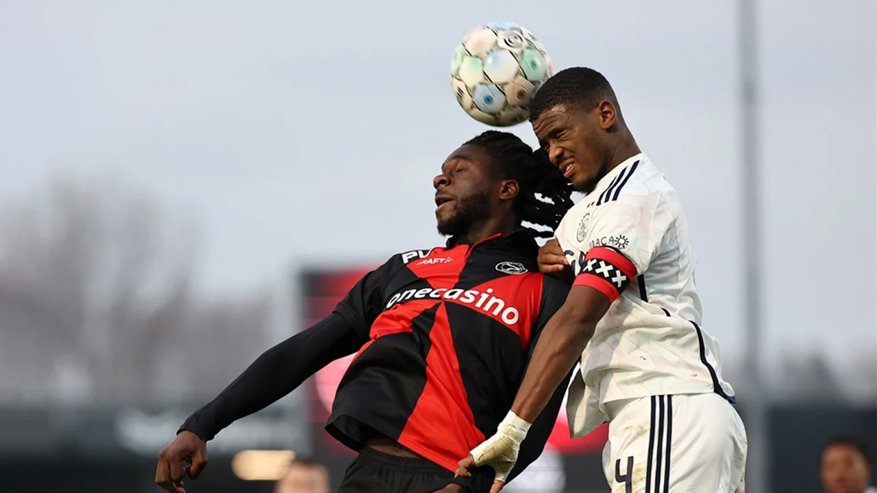 Jorrel Hato jongste aanvoerder in geschiedenis Ajax