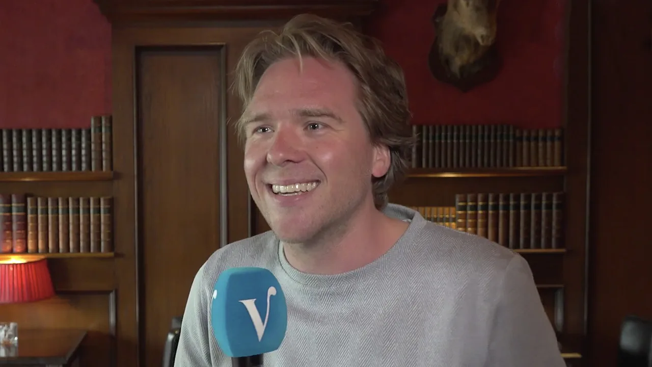 Studio Voetbal-presentator kijkt graag naar Veronica Inside: 'Vermakelijk'