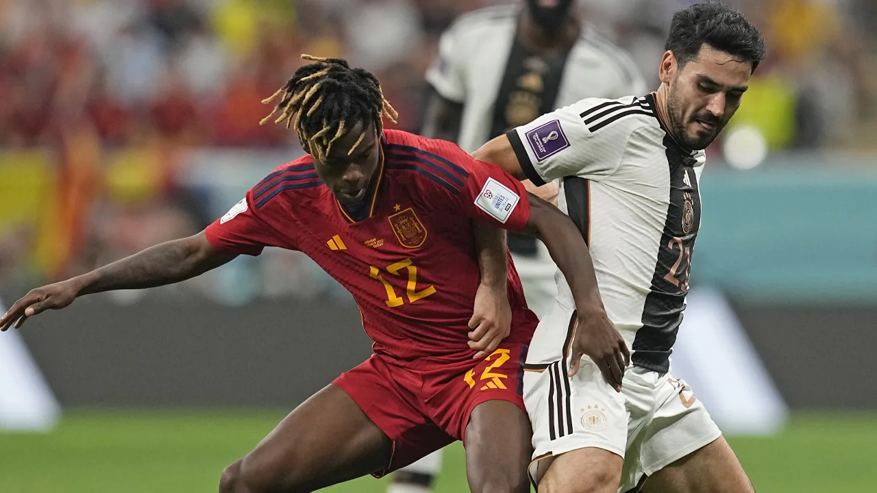 Spanje en Duitsland delen de punten na prachtige strijd