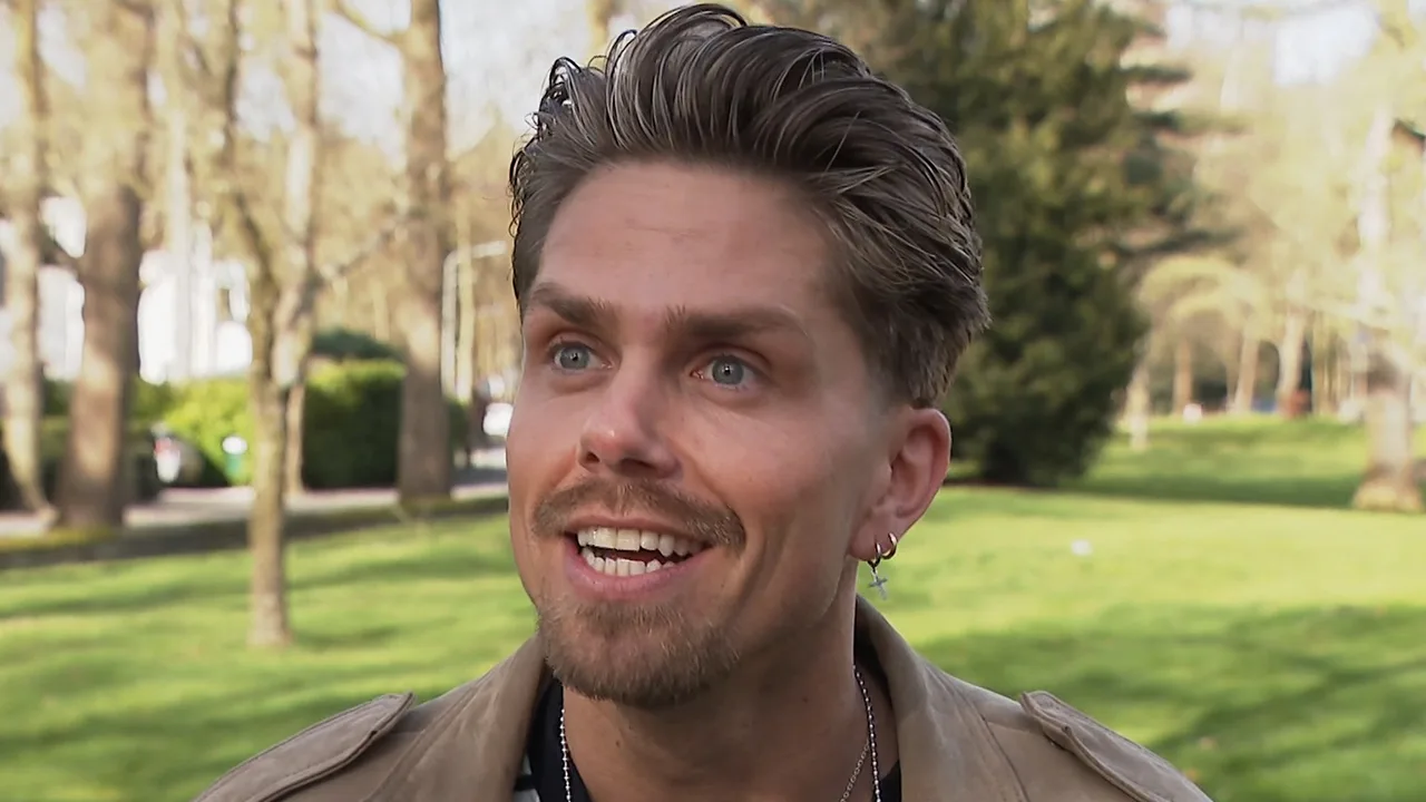 Zien: André Hazes fan van Rotterdamse lookalike André Hazes senior