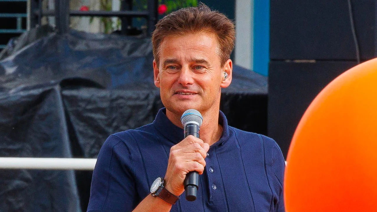 Wilfred stijgt met 'Zomaar Een Avond In De Kroeg' naar plek 6 in Sterren NL Top 25!