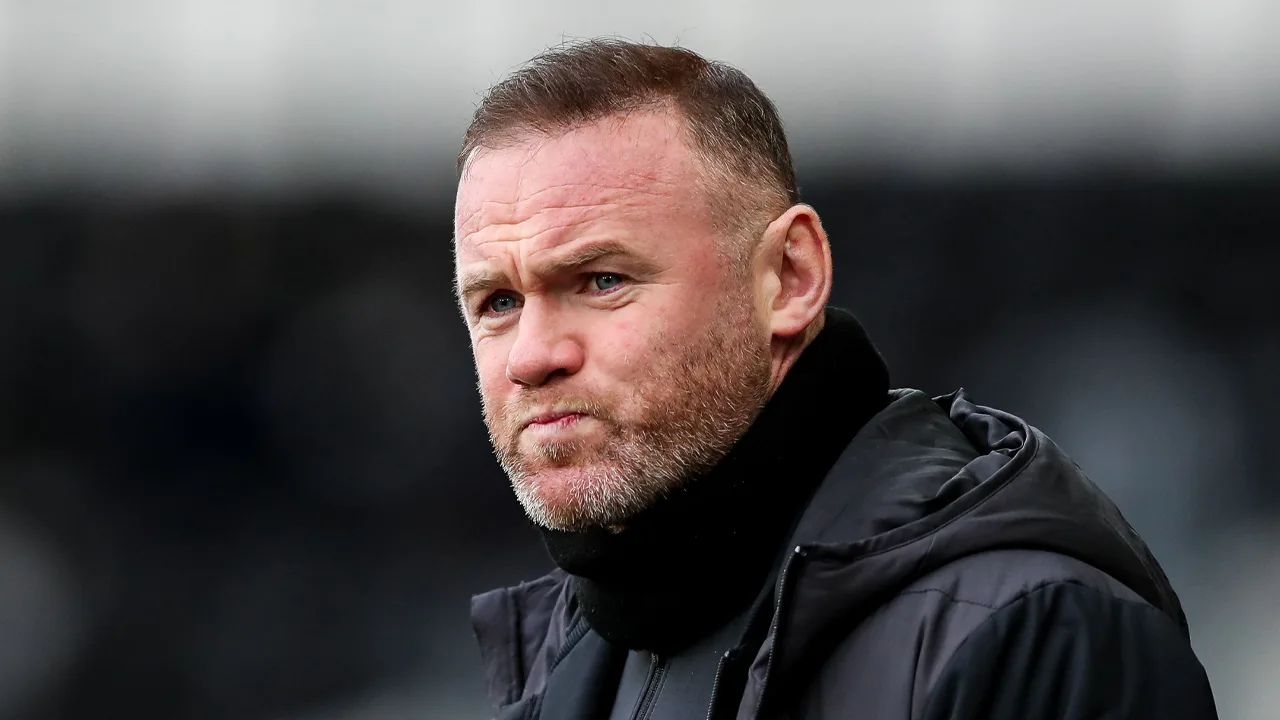 Foto's van Rooney met schaarsgeklede vrouwen gaan viral, politie start onderzoek