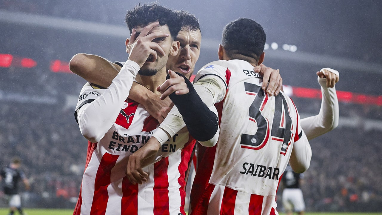 PSV draait achterstand om en wint van SC Heerenveen