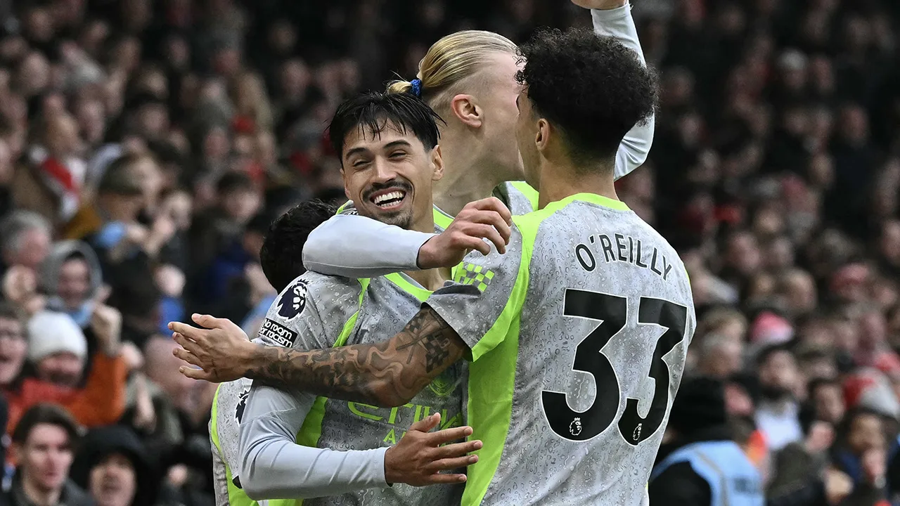 Scorende Tijjani Reijnders wint met Manchester City van Nottingham Forest