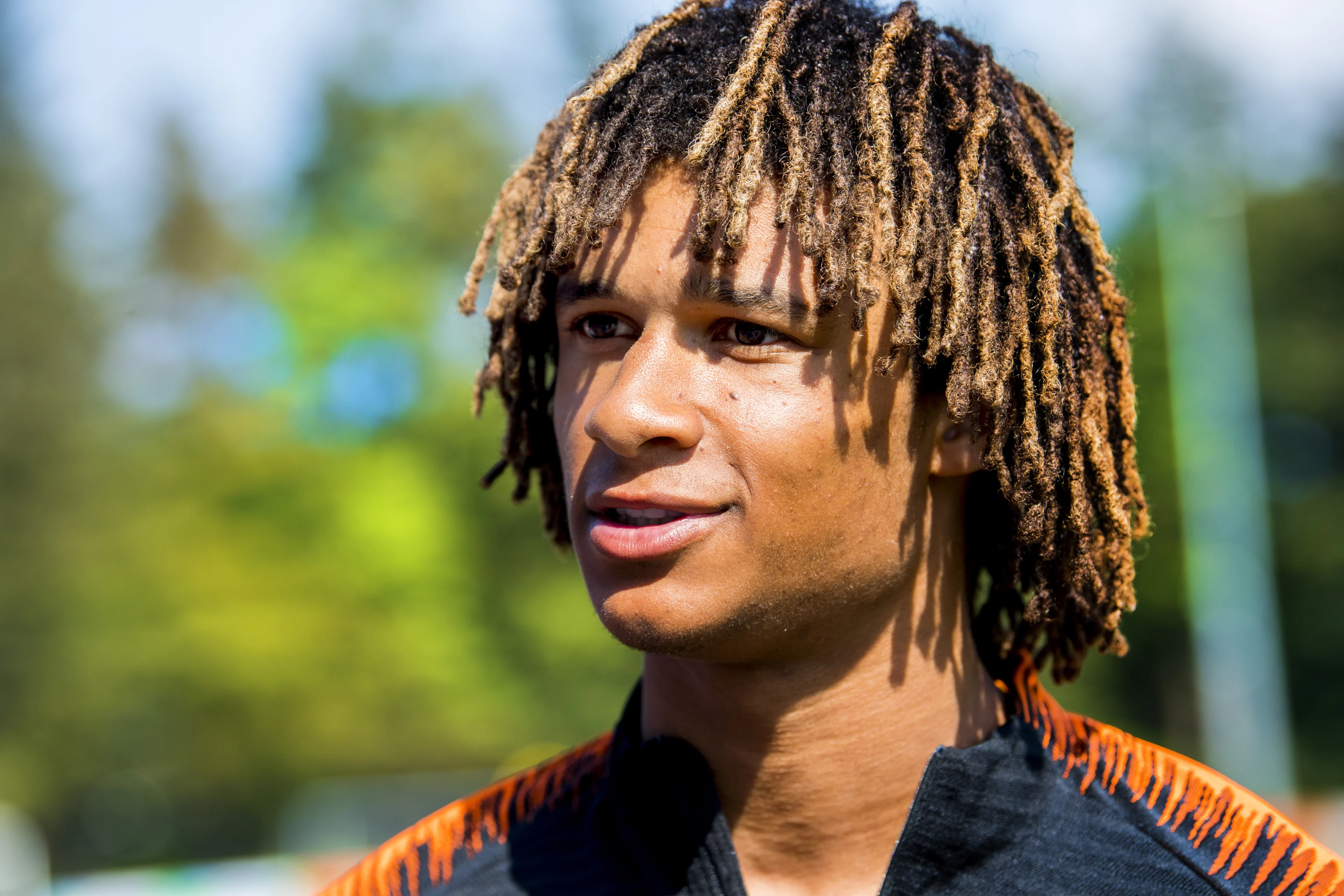 Oranje-international Aké zes weken aan de kant