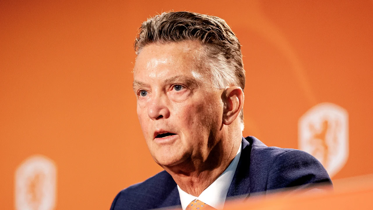 Louis van Gaal maakt eerste drie aanvoerders van Oranje bekend