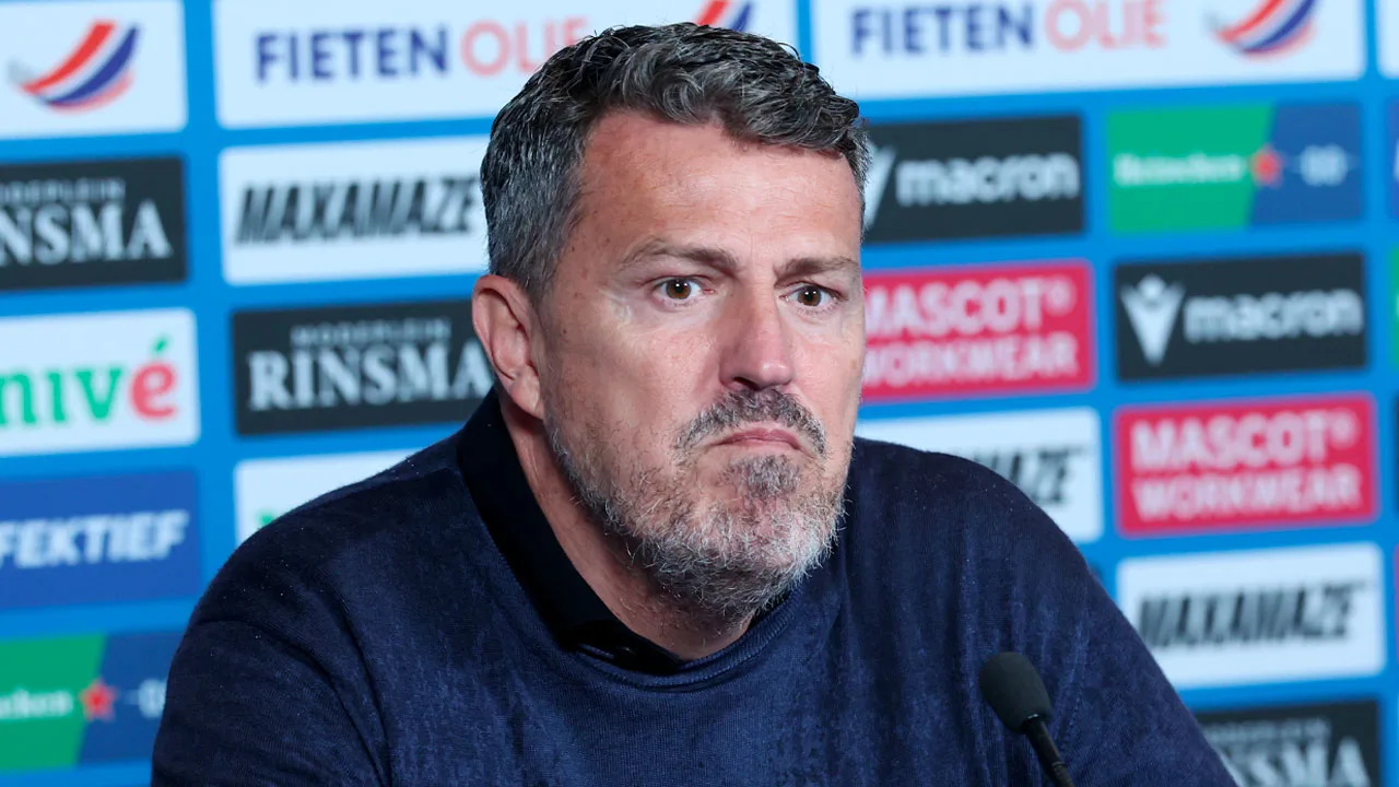 Ajax-trainer García vindt het een schande dat duel met Heerenveen niet is stilgelegd
