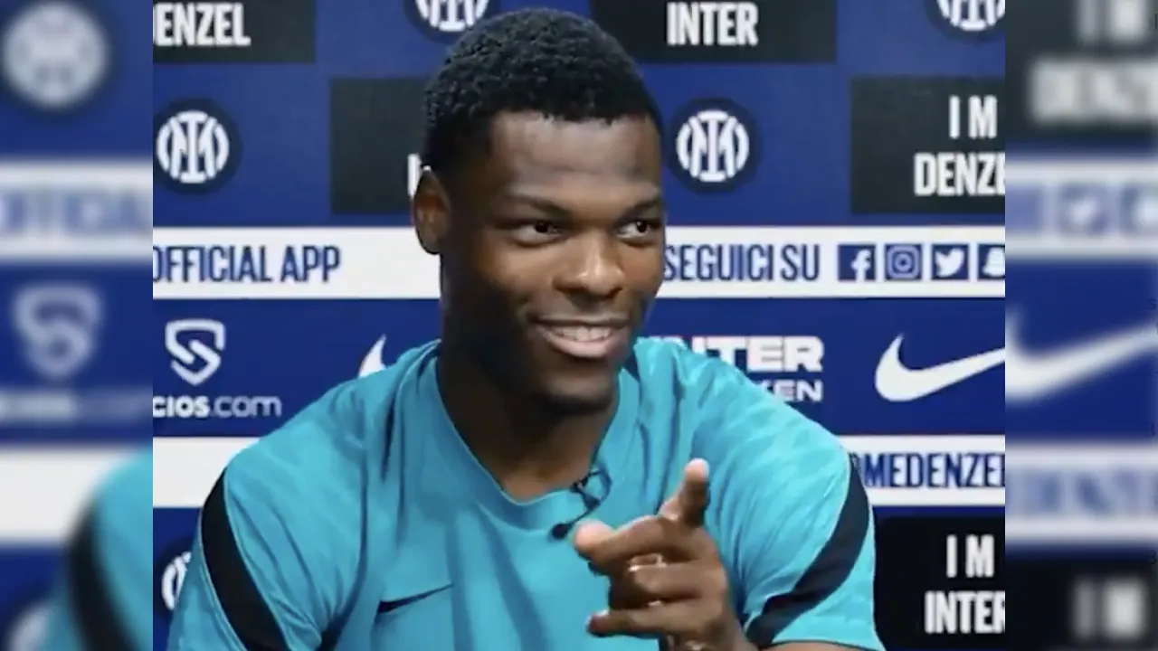 Vergissing van Dumfries tijdens interview gaat viraal: 'Dat is Spaans'