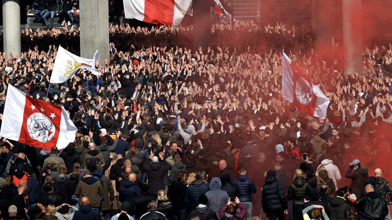 GGD linkt 16 coronabesmettingen aan kampioensfeest Ajax