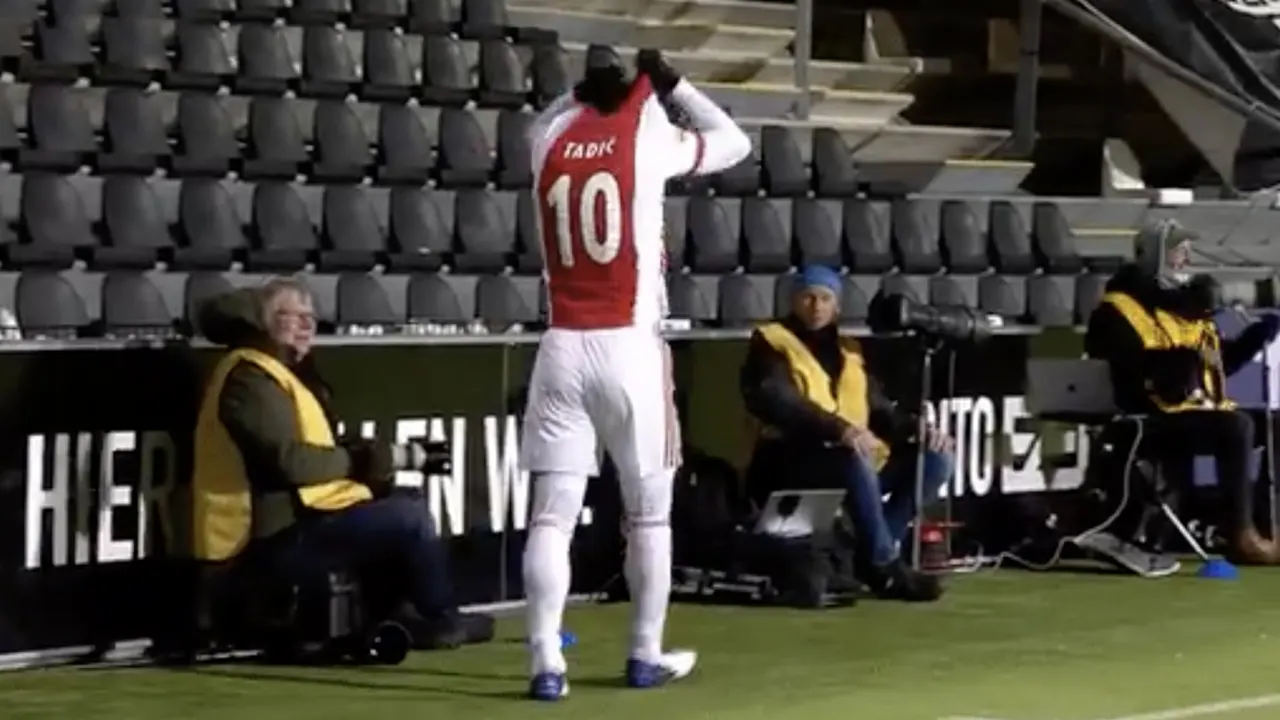 Fotograaf bij Heracles-Ajax vertelt waarom hij het shirt van Tadić kreeg