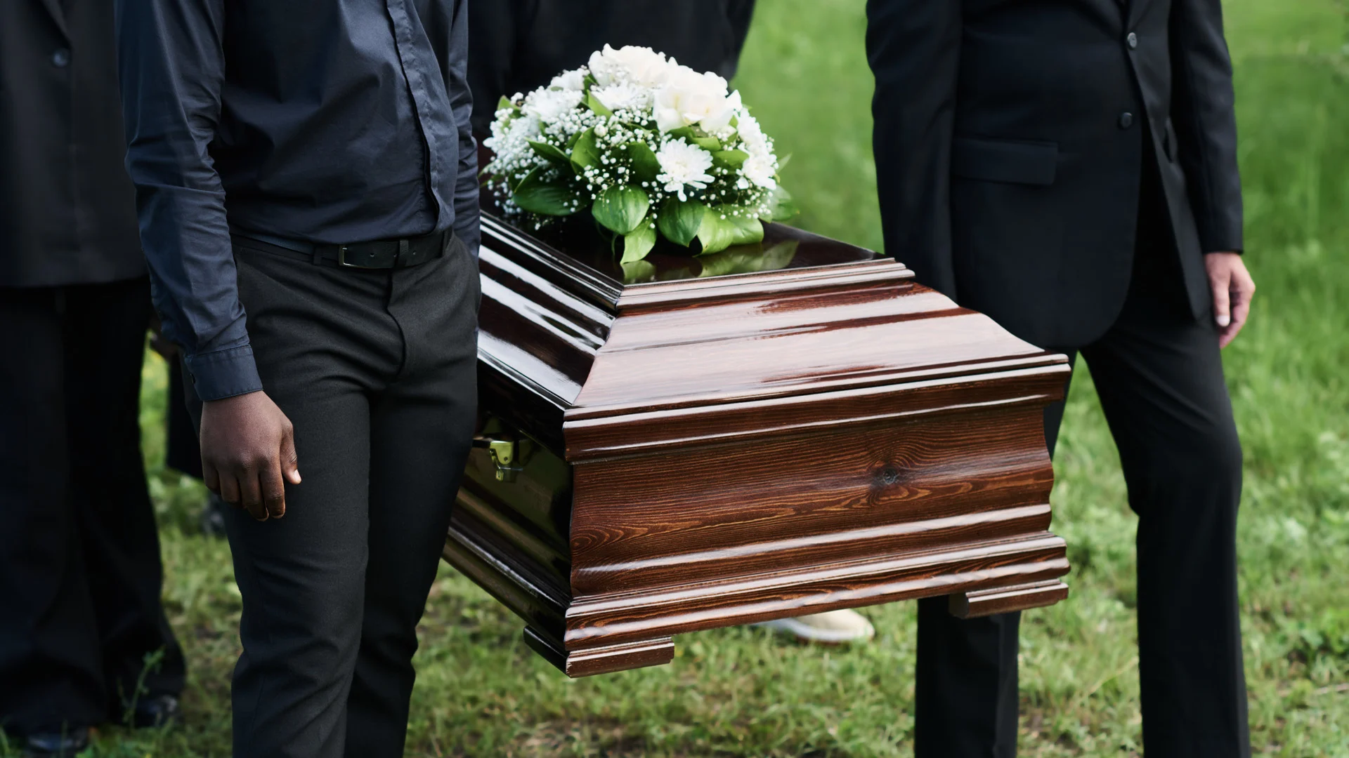 74-jarige man zet eigen dood in scène om te zien hoeveel mensen er naar zijn crematie komen