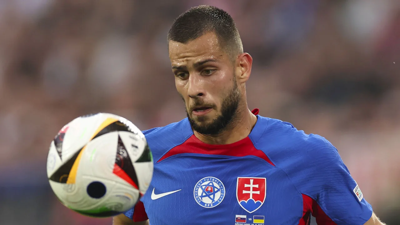 Feyenoorder Hancko loopt blessure op bij EK-duel van Slowakije