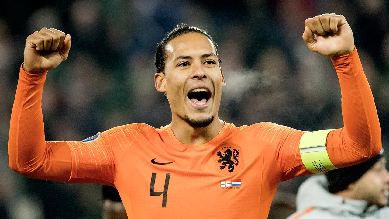 Oranje zonder Van Dijk tegen Estland