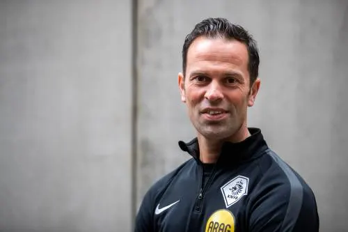 Nijhuis fluit duel tussen Schotland en Kazachstan