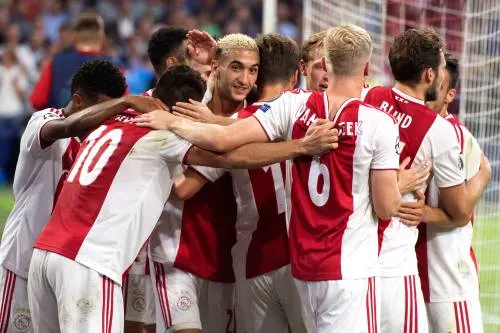 Ajax zet AEK Athene na rust opzij
