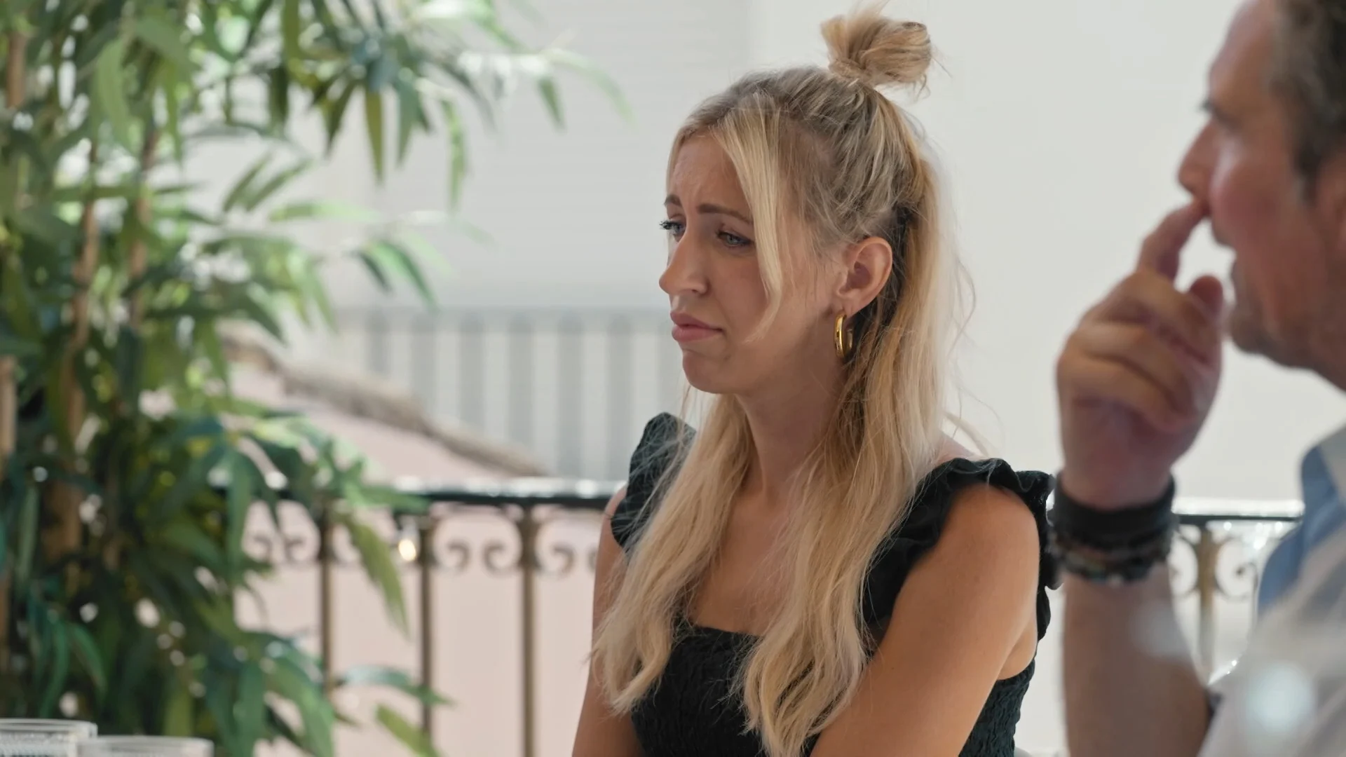 Denise gaat in gesprek met de familie: "Je hebt het verknald!"