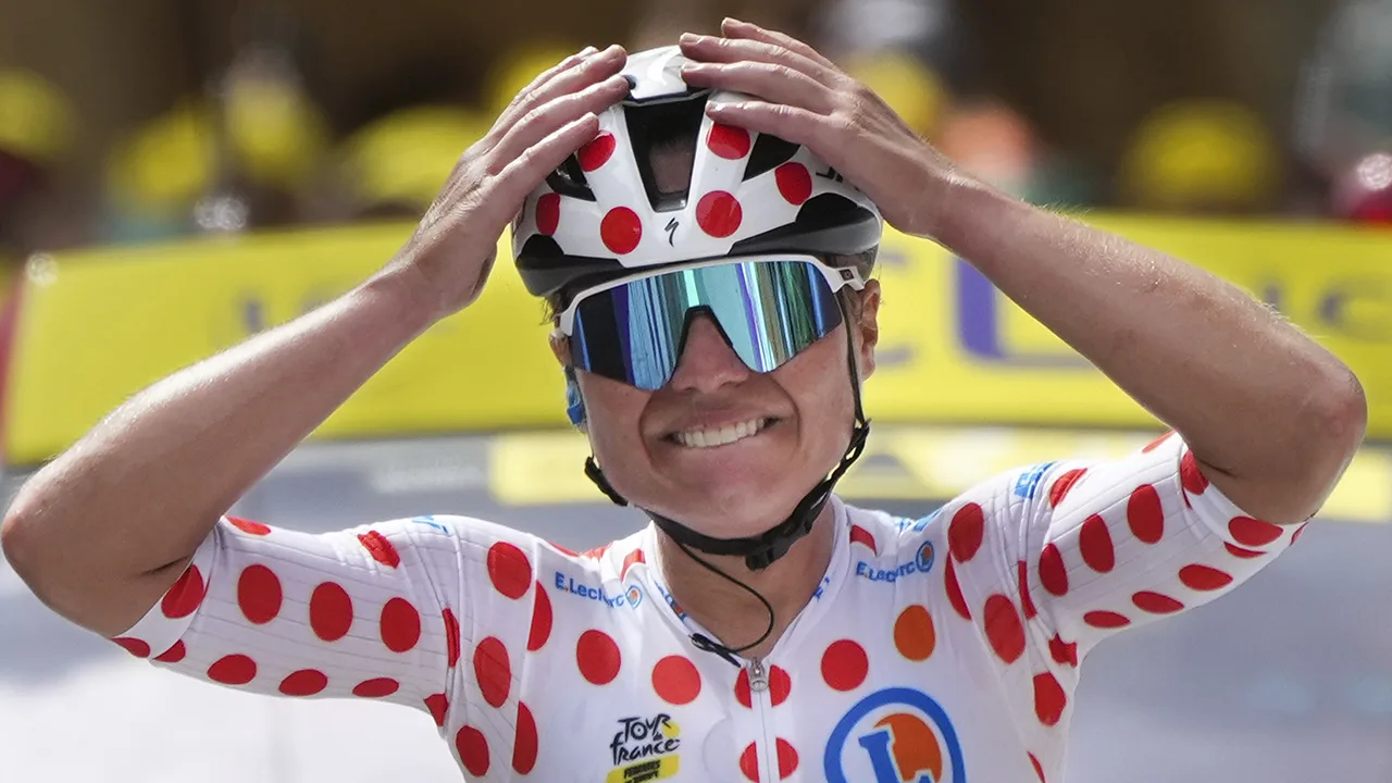 Niewiadoma slaat aanvallen Vollering af, ritzege voor Ghekiere