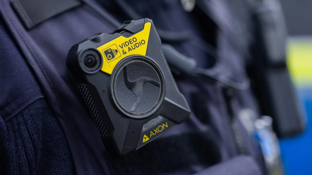 Supermarktketen Dirk gaat personeelsleden uitrusten met bodycams