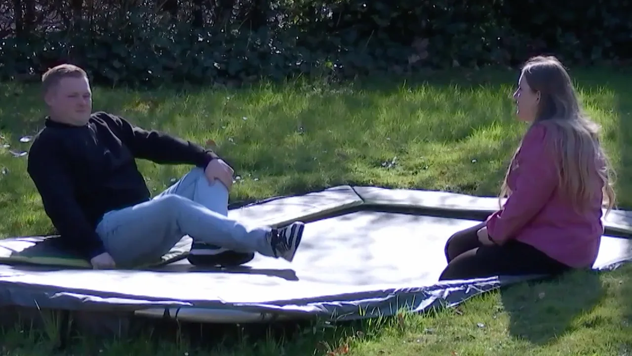 Lang Leve de Liefde-deelnemer Merlijn kan scheet niet bedwingen: ‘Poh…’