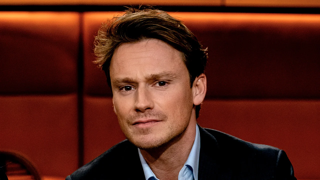 Schimmelpenninck reageert: 'Johan Derksen heeft geen verstand van zaken' 