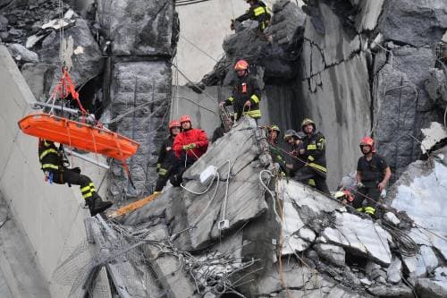 Ex-voetbalprof overleeft instorten brug Genua