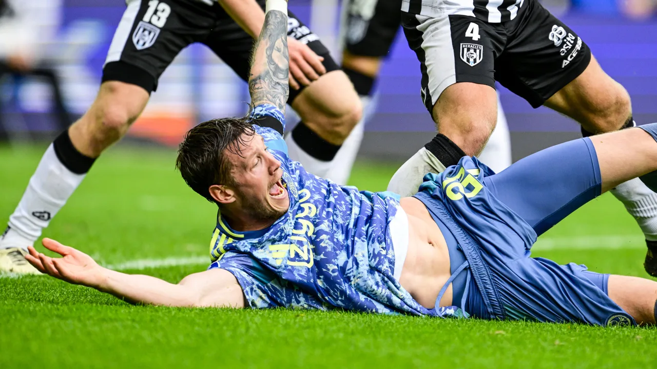 Mario van der Ende velt oordeel over strafschop bij Heracles-Ajax